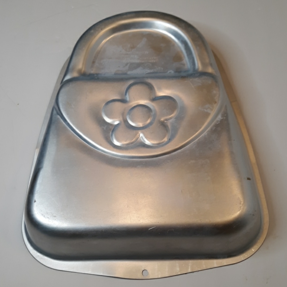 2007 Pocket Book Wilton Cake pan